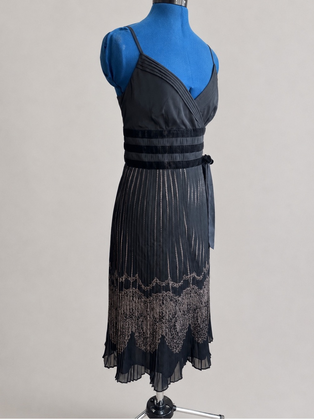 Ann Taylor LOFT Black Bow Pleated Lace coquette goth Dress Women's Size 4P